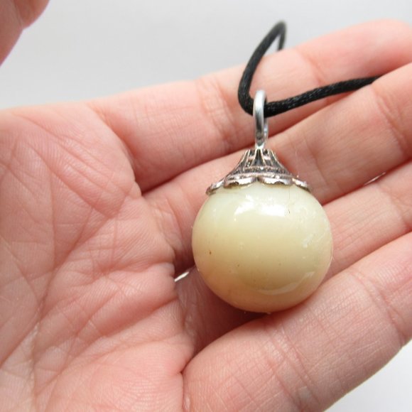 Uranium Glass vintage marble pendant - Picture 9 of 14